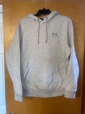 Men’s under Armour sweatshirt size large